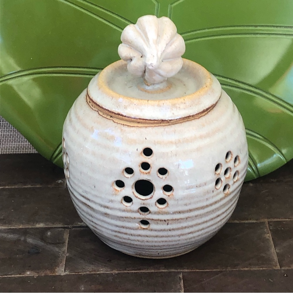 Studio Pottery Handmade Glazed Stoneware Signed Garlic Keeper - Picture 3 of 12